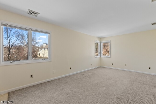 Building Photo - 146 Main St