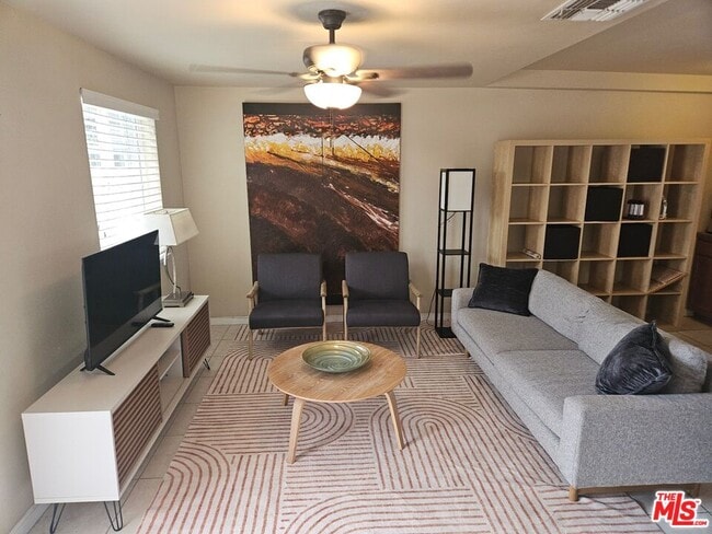 Building Photo - 541 Calle Amigos