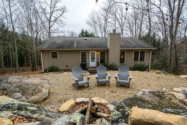Building Photo - 10 Silver Springs Dr