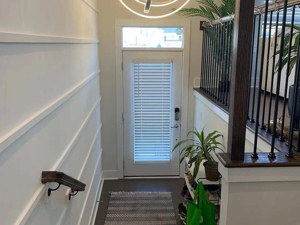 Building Photo - 17035 Soho Dr