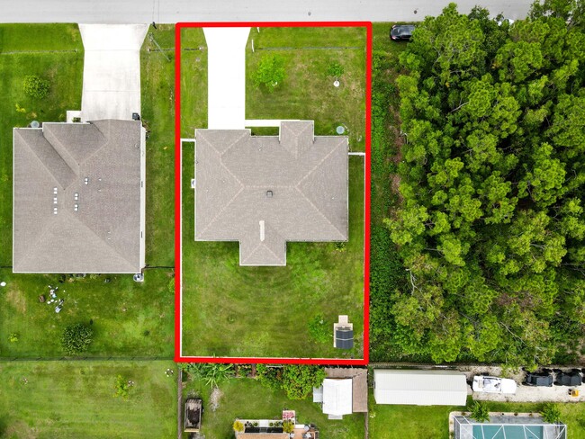 Building Photo - 6700 NW Omega Rd