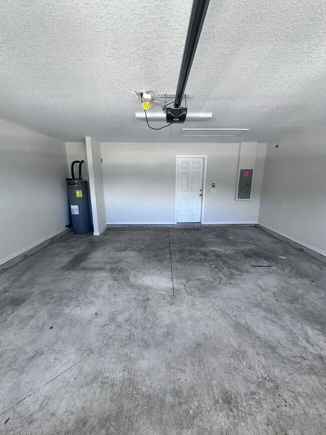 Building Photo - *** TWO WEEKS FREE ***  Gorgeous 4-Bedroom Home with Granite Counters & 2-Car Garage