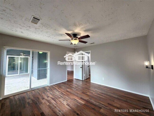 Building Photo - 2118 Creston Dr