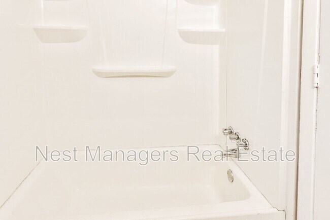 Building Photo - 816 Pilot Ave