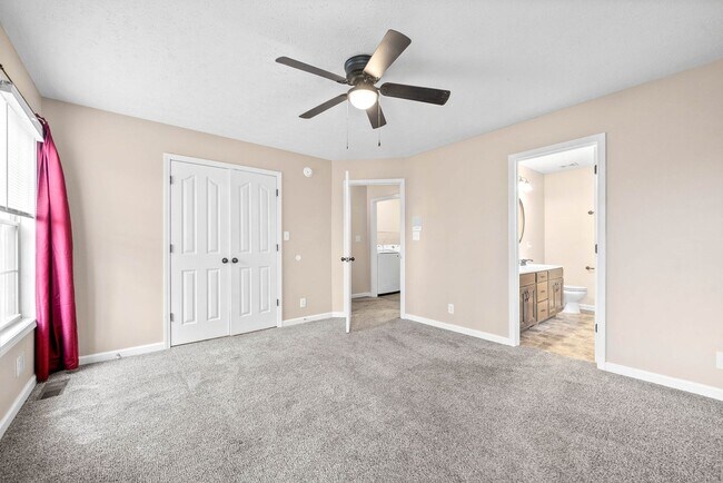 Building Photo - Pet Friendly Three Bedroom with Bonus!