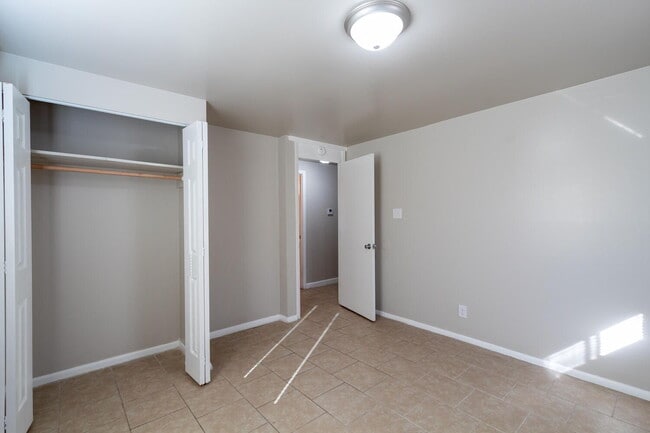 Building Photo - WEST SIDE 3 BEDROOM/ 1.5 BATH HOME AVAILABLE NOW!