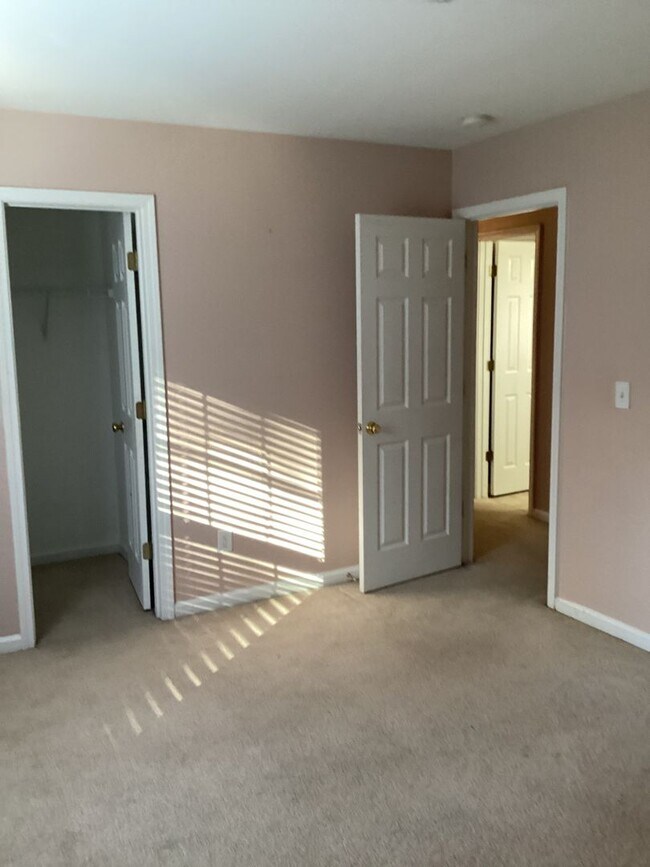 Building Photo - Outstanding Four Bedroom Home Approximately Ten Minutes Away from Ft. Jackson!