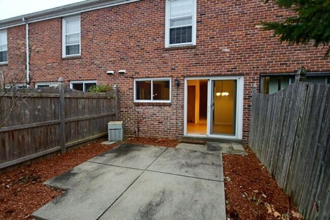 Building Photo - Apply Today! 2 Bedroom - 1.5 Bath condo with garage - heat and hot water included