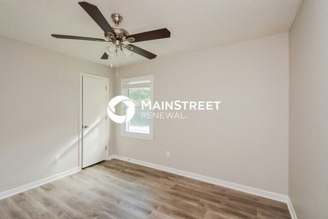 Building Photo - 3 Bedroom Pet-Friendly Home in COVINGTON, GA with Main Street Renewal