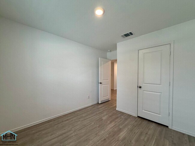 Building Photo - 5506 Basil Chase