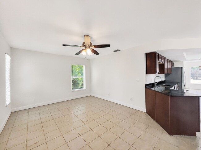Building Photo - Annual rental offering privacy and space on 1.14 acres in Naples!