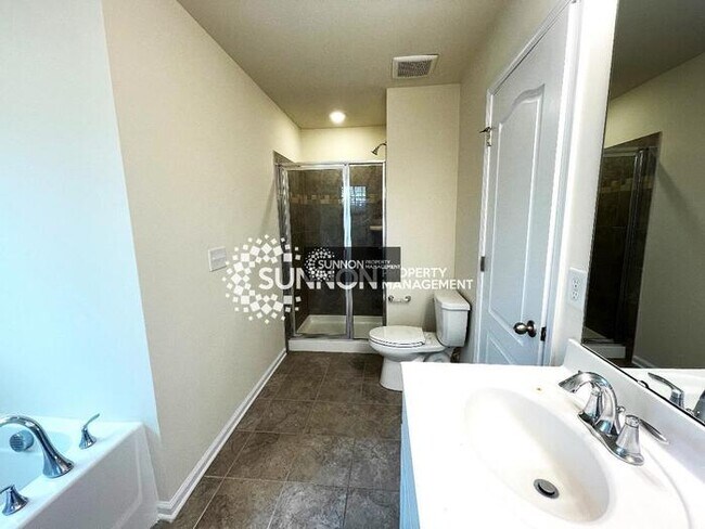 Building Photo - End Unit 3 BR 2.5 BA w/ Garage