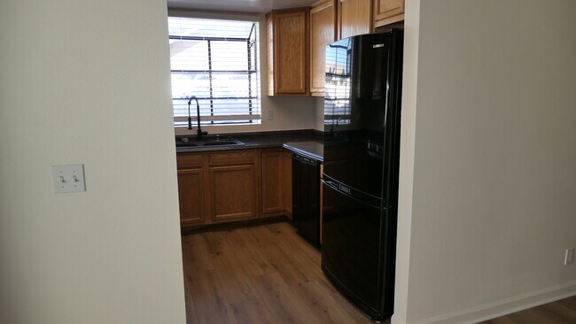 Building Photo - 44715 La Paz Rd