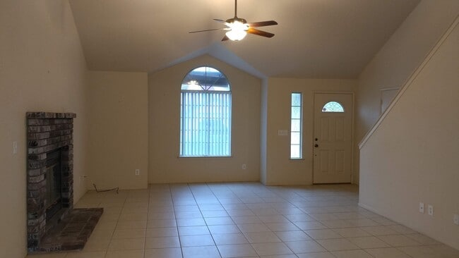 Building Photo - 2 Story home in NE Fresno, Clovis Schools and near shopping centers.