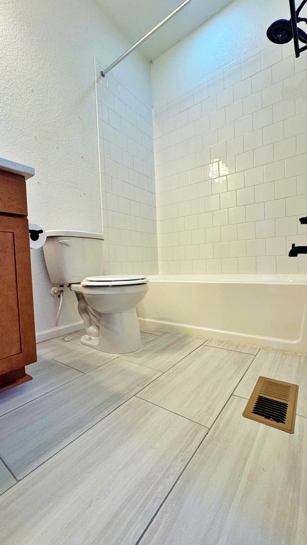Building Photo - Fantastic Parkway Point 3 Bed 3 Bath 2 Car...