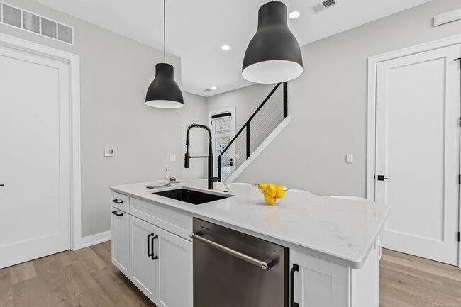 Building Photo - 434 W Tienken Rd