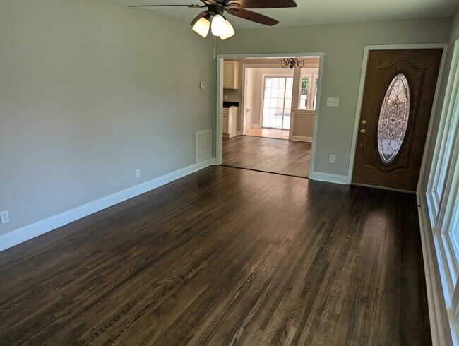 Building Photo - 109 Poplar Trl