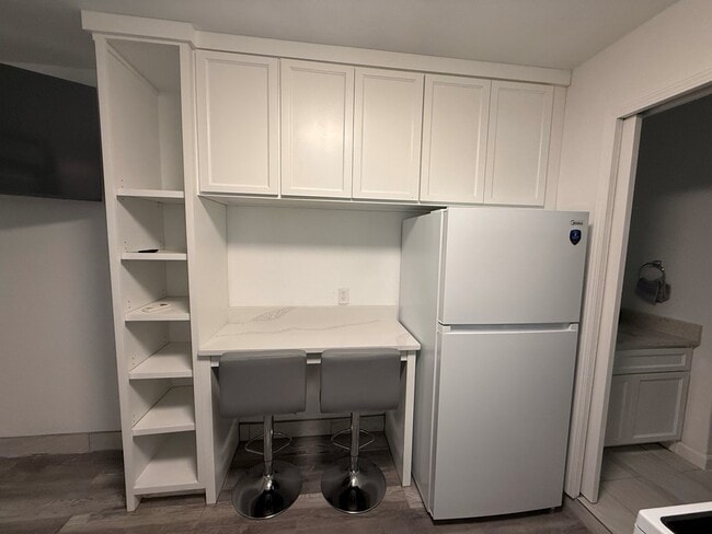 Building Photo - 420 E 47th St