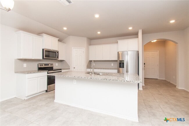 Building Photo - 2321 Aylesbury Dr
