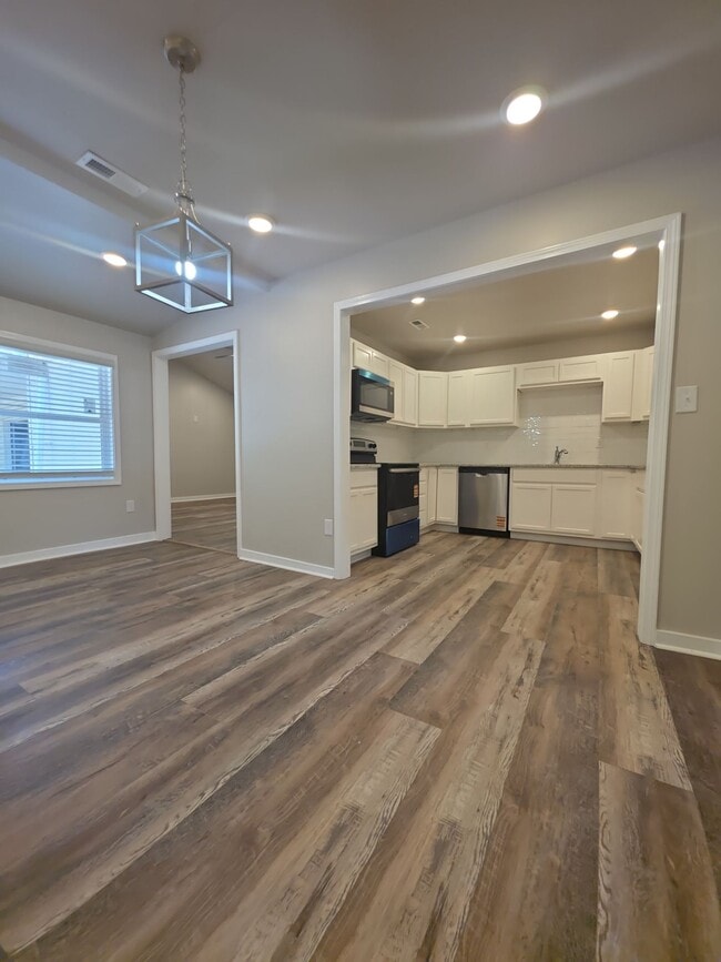 Building Photo - 2706 Pinetree Ln NW