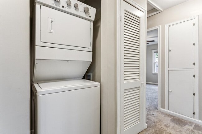 Building Photo - Charming brick rancher with modern kitchen...