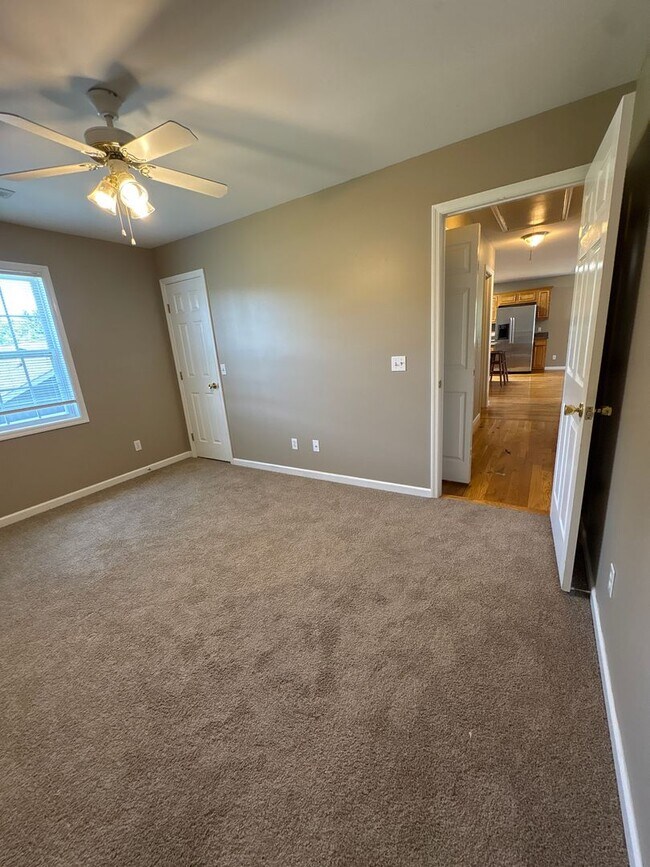 Building Photo - Beautiful 2 Bedroom Home with Spacious Bonus Room!