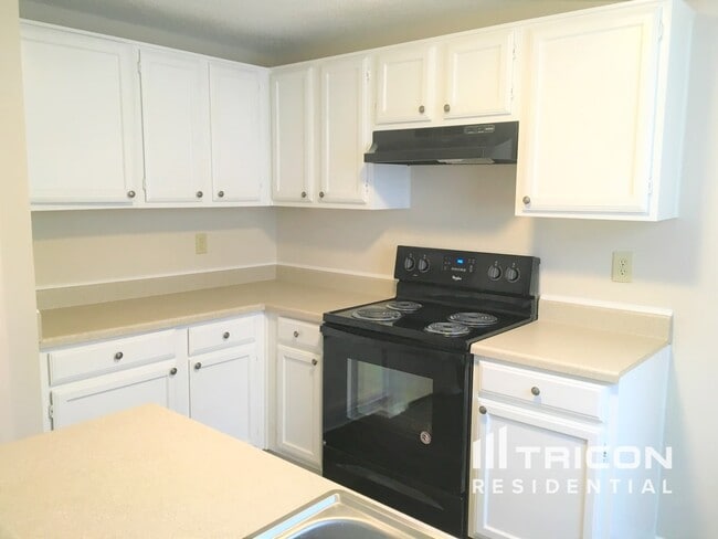 Building Photo - 3913 Manzinita St