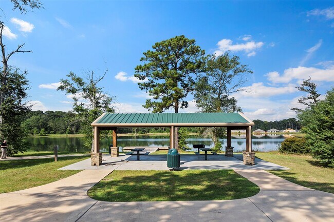 Building Photo - 428 Shoreview Dr