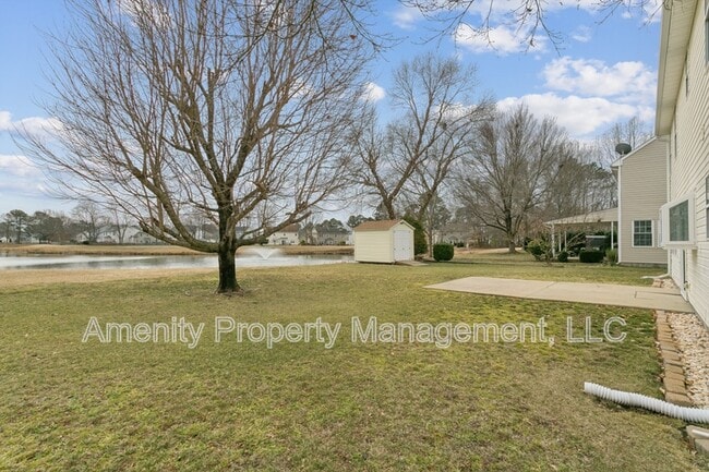 Building Photo - 979 Holbrook Dr