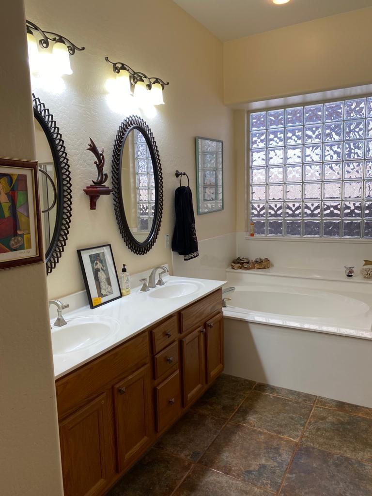Building Photo - 7634 E San Fernando Dr