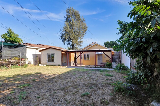 Building Photo - 3245 Ingledale Terrace