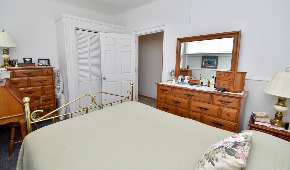 Building Photo - 4 Elm St