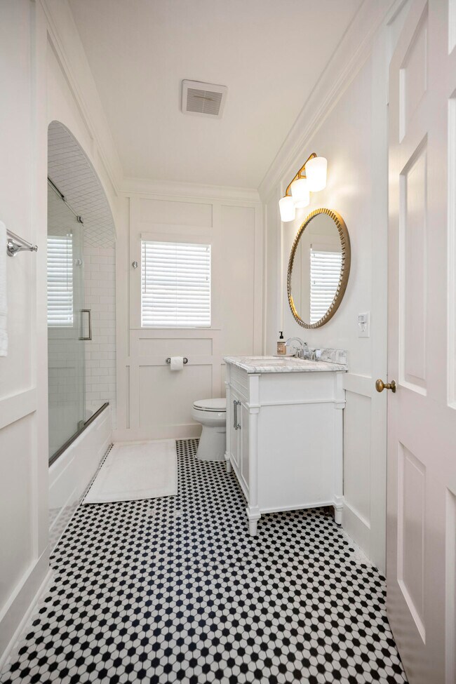 Building Photo - 1411 Fontaine Rd