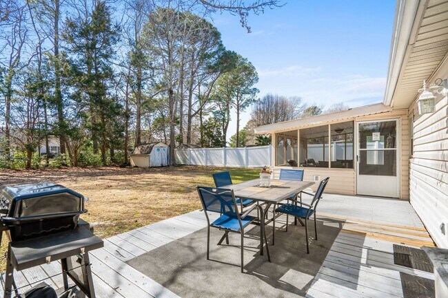 Building Photo - 4 Bed/2 Bath Furnished Single Family Home in Surfside 1 Mile to the Beach By Golf Cart!