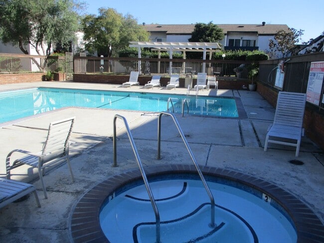 Building Photo - Desirable Mission Valley 2Bdr 2BA Condo!