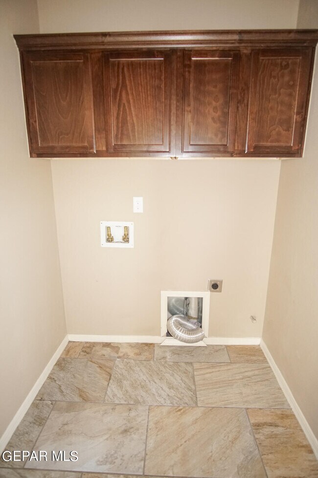 Building Photo - 12945 Hueco Hill Dr