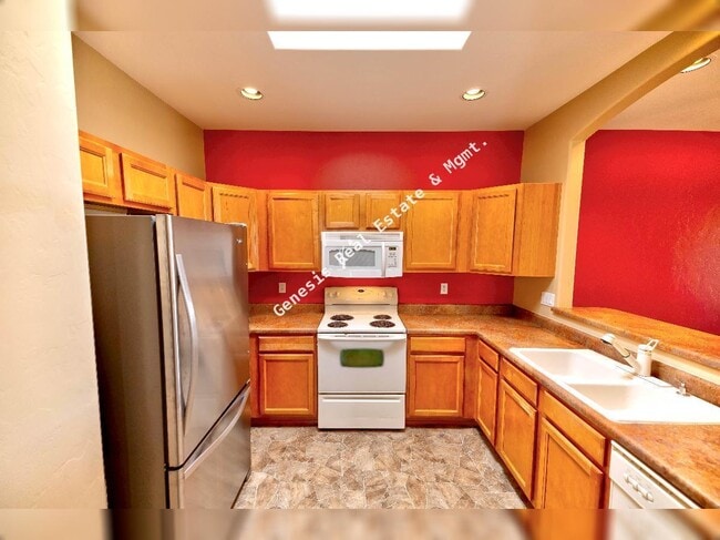 Building Photo - 606 W Woodfield Ct