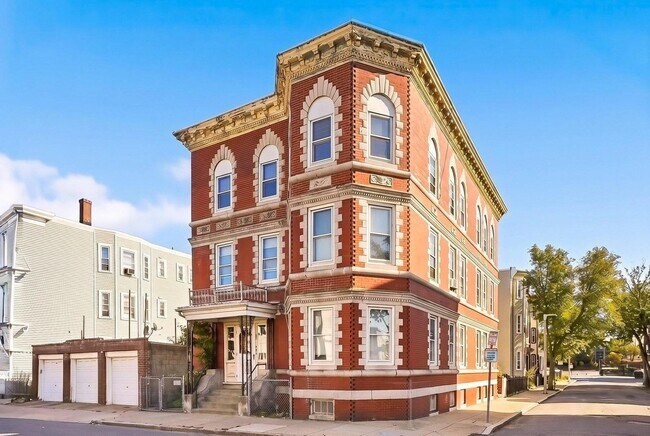 Building Photo - 32 Ashley St
