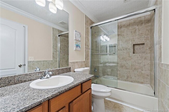 Building Photo - 728 NW Waterlily Pl