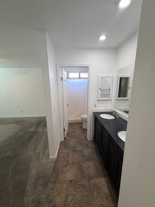 Building Photo - 1118 Zircon St