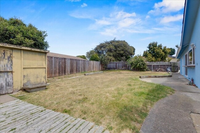 Building Photo - Four Bedroom in Oak Hill Oaks