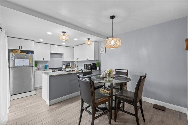 Building Photo - 2704 27th Way