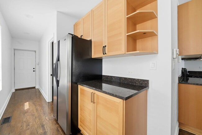 Building Photo - 2618 W Augusta Blvd