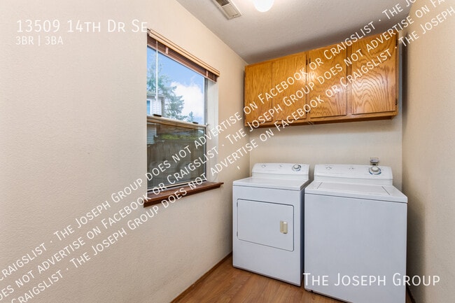 Building Photo - 13509 14th Dr SE