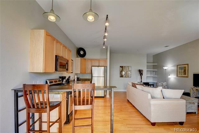 Building Photo - 5677 S Park Pl