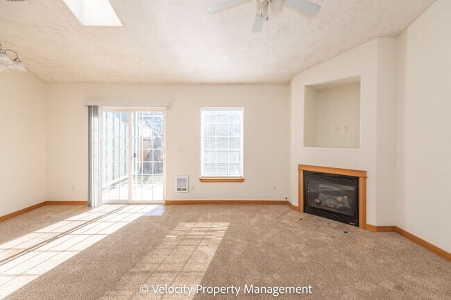 Building Photo - M140