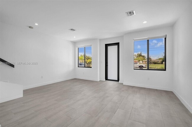 Building Photo - 309 NW 7th Ct