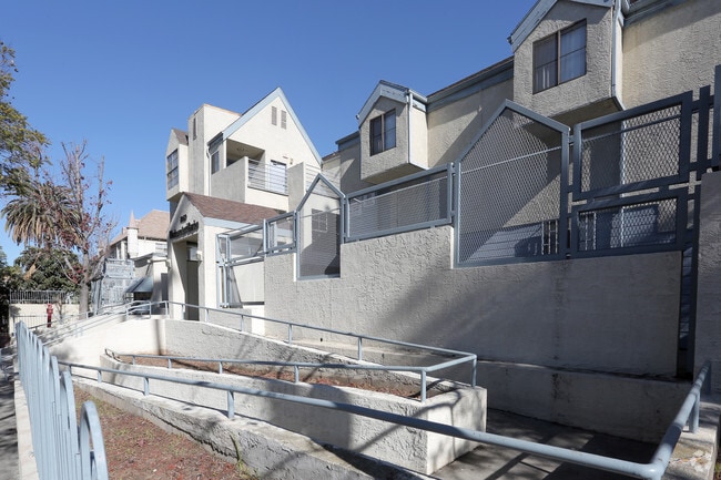 Building Photo - 1050 S Westmoreland Ave