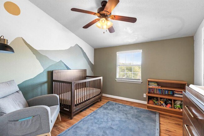 Building Photo - 11004 Elm St