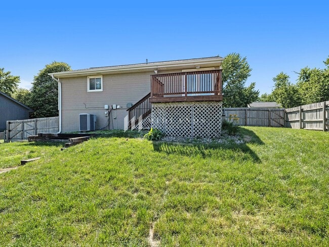 Building Photo - Millard 3 Bed / 2 Bath Split Entry